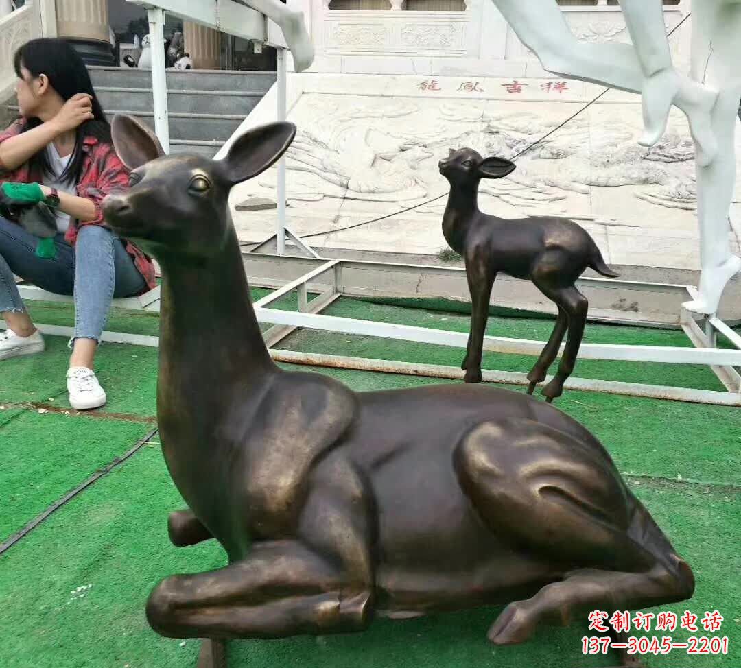 贵州铸铜广场动物鹿雕塑
