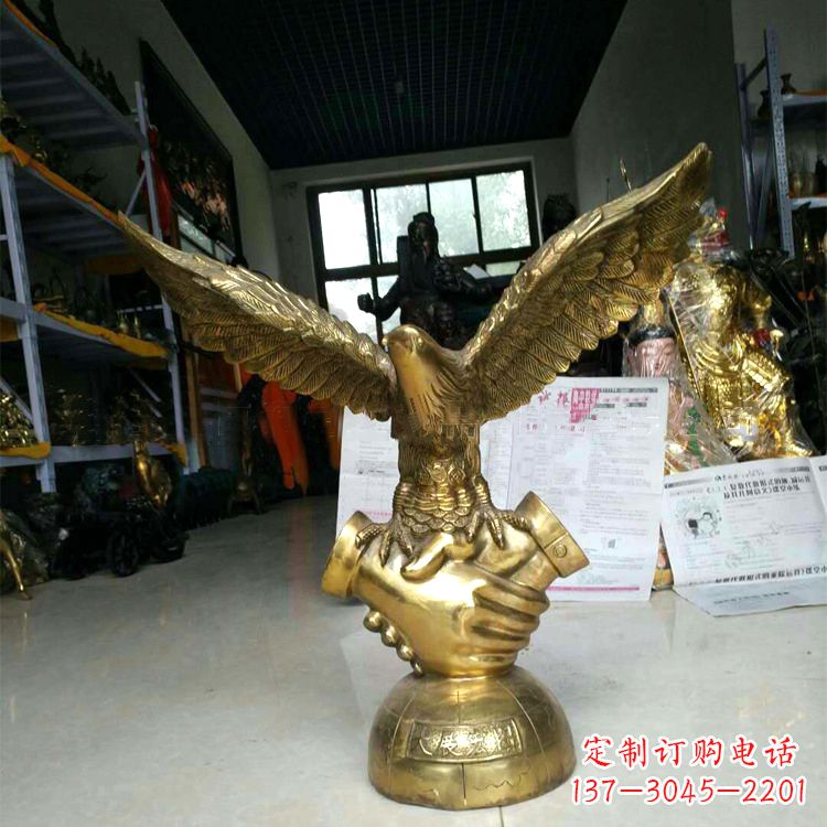 贵州铸铜老鹰雕塑大展宏图