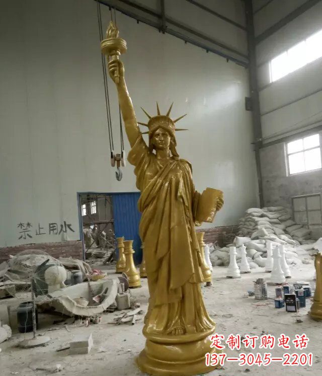 贵州自由女神玻璃钢仿铜人物雕塑