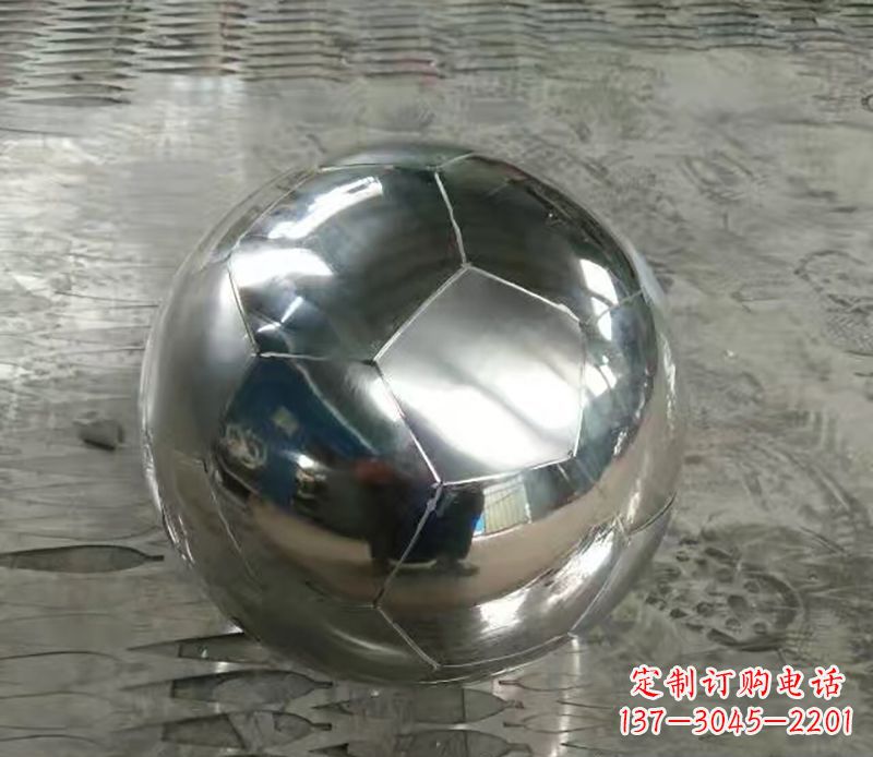 贵州足球不锈钢体育器材雕塑