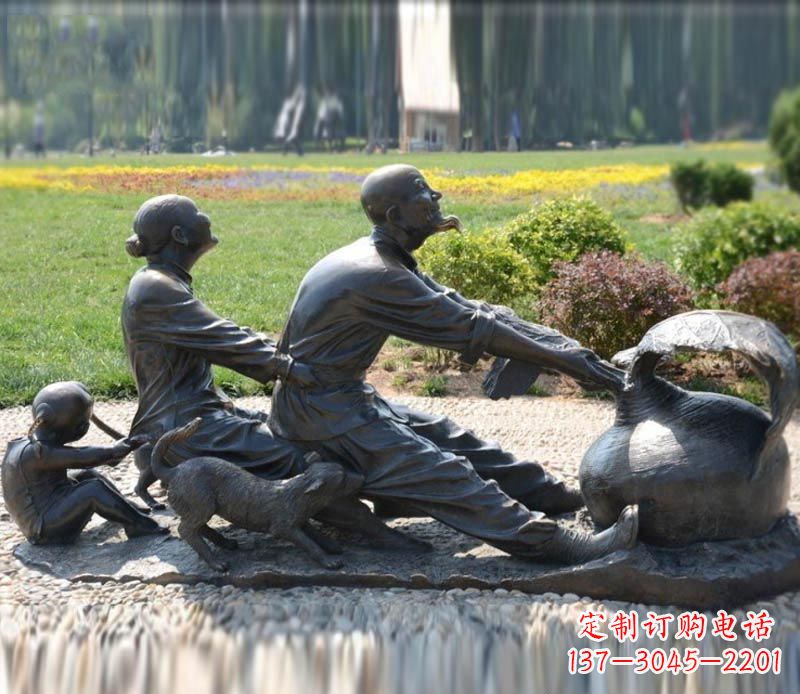 贵州祖孙三人拔萝卜铜雕