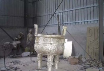 贵州铸铜三足鼎雕塑