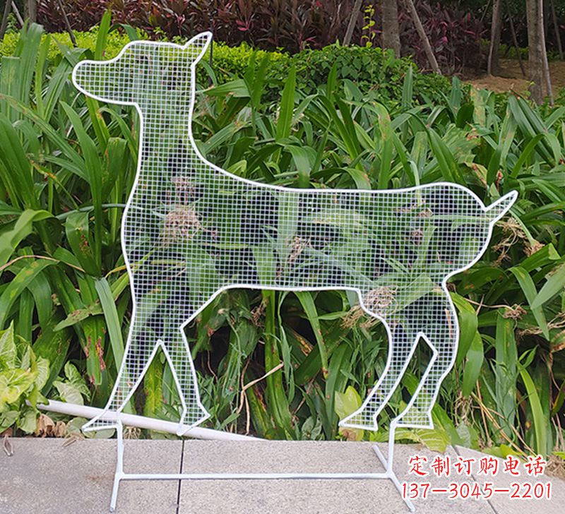 贵州街道创意不锈钢镂空摆件鹿雕塑