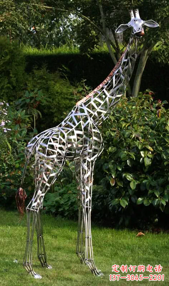 贵州长颈鹿雕塑-户外草坪大型不锈钢镂空长颈鹿雕塑