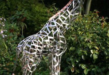 贵州长颈鹿雕塑-户外草坪大型不锈钢镂空长颈鹿雕塑